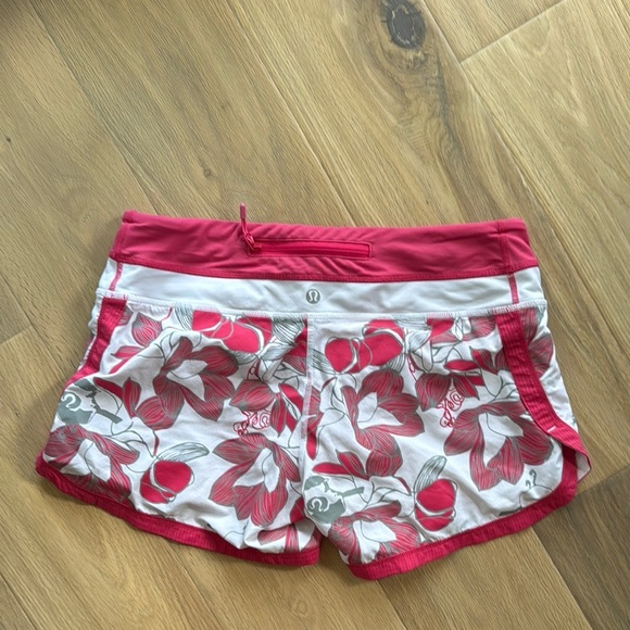 Lululemon Athletica Pink and White Athletic Shorts with Stretchy Fabric - Picture 3 of 3